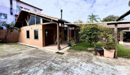 Casa com 04 dormitórios nos Ingleses em Florianópolis, SC