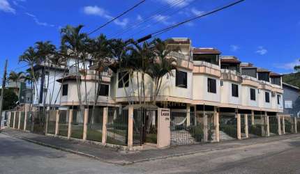 Triplex semi mobiliado a apenas 300 metros do mar em Canasvieiras