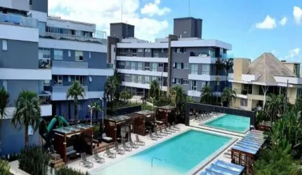 Cobertura com 3 dormitórios próximo ao mar em Jurerê Internacional.