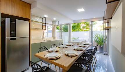 Apartamento com lindo terraço, ensolarado em ótima localização.