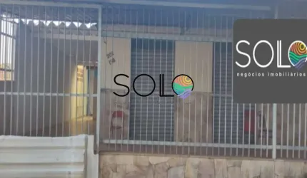 Casa com comercio na frente a venda