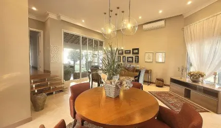 CASA IMPECAVEL  EM CONDOMINIO DE ALTO PADRAO
