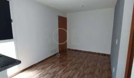 Oportunidade imperdivel! Apartamento a venda com otima localizacao, a apenas 5 minutos do centro. Possui armarios planejados na cozinha e banheiro, alem de piso que imita madeira e ventilador no teto 