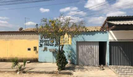 Casa à venda em Esmeraldas-MG: 2 quartos, 1 sala, 1 banheiro, 1 vaga - Bairro Dumaville - 60m² de área!