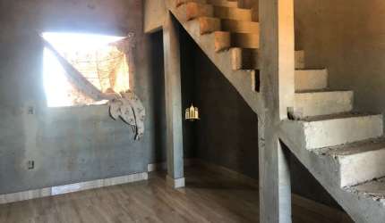 Casa à venda em Esmeraldas-MG, bairro Recanto do Passaredo! 2 quartos, 1 sala, 1 banheiro, garagem para 2 carros, 100m².