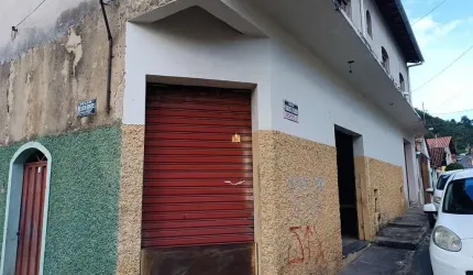 Loja comercial para locação no Centro de Esmeraldas-MG: 1 sala, 1 banheiro, 80m² de área. Garanta já o seu espaço!