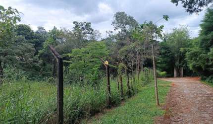 Terreno Amplo à Venda no Condomínio Vale do Ipê Amarelo em Esmeraldas - 16.000 m²