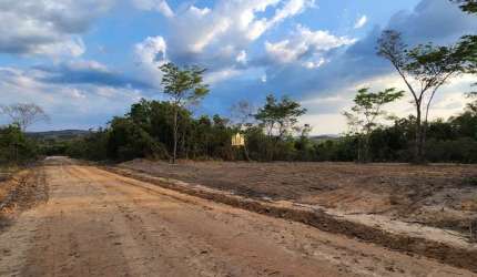 Terreno à venda em Esmeraldas-MG no Condomínio Trilhas do Riacho com 1.075,00 m² de área. Aproveite já!