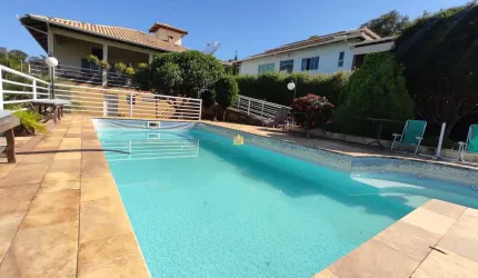 Casa de Alto Padrão no Condomínio Belvedere, Esmeraldas - 4 Quartos, Piscina, 5 Vagas de Garagem - Luxo e Conforto!