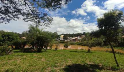 Lote Amplo à Venda no Condomínio Solar das Palmeiras em Esmeraldas - 1.670 m²