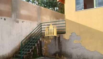Imperdível casa à venda em Esmeraldas-MG, bairro Melo Viana. 3 quartos, 1 suíte, 1 sala, 2 banheiros, 2 vagas, 80m².