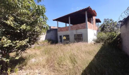 Casa à venda em Esmeraldas-MG, Dumaville: 2 quartos, 1 suíte, 1 sala, 2 banheiros, 3 vagas de garagem, 120m² de área.