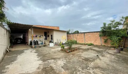 Venda de Casa no Novo Retiro em Esmeraldas - 4 Quartos por R$330.000