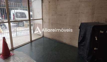 Ponto Comercial c/ 30m², para aluguel no bairro Centro, por 3.500,00