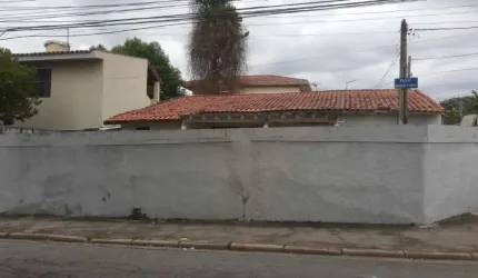 Vende-se casa construção antiga
