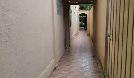 VENDE-SE EXCELENTE CASA COM PONTO COMERCIAL NO BAIRRO PALMEIRAS DE SÃO JOSÉ