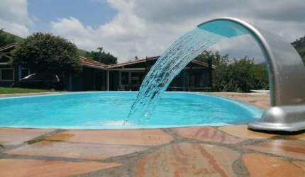 VENDE-SE LINDA CHACARA EM MONTEIRO LOBATO EM SÃO BENEDITO COM 02 DORMITÓRIOS