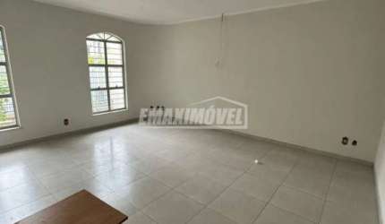 Casa de esquina com 3 quartos no Parque Campolim em Sorocaba/SP