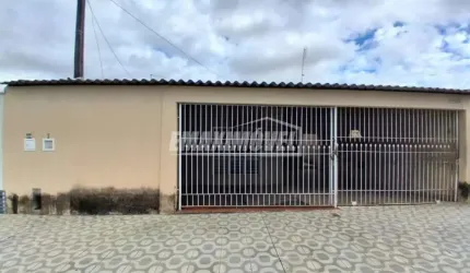 Casa com 2 Quartos e Edícula para locação no Jardim dos Estados