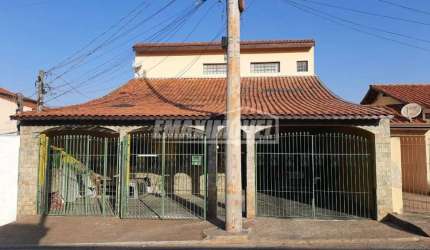 Casa com 4 Quartos sendo 1 suíte, 2 vagas e Quintal - Vila Louzada