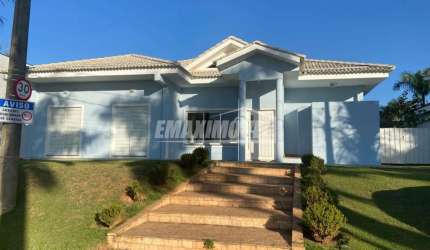 Casa em condomínio com 3 suítes, 6 vagas, piscina e lazer completo!
