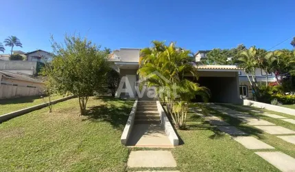 Casa à Venda no Bosque de Grevílea em Vinhedo, Condomínio Arborizado, Área de Lazer Completa com Piscina, Quadra de Tênis e Pista de Skate