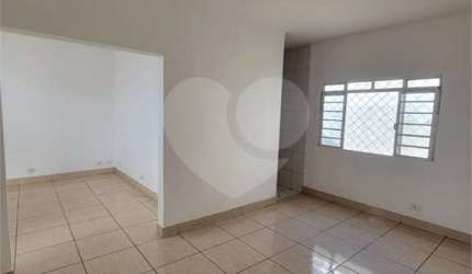 Casa com 3 quartos para locação em Vila São João Da Boa Vista - SP