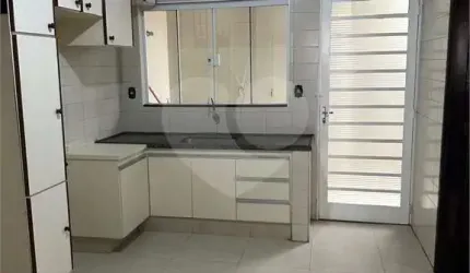 Casa com 3 quartos para locação em Vila São João Da Boa Vista - SP