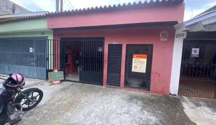Excelente Casa Terrea em Bairro Arborizado e Residencial!!!