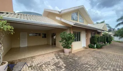 Casa com 3 dormitórios para alugar, 180 m² por R$ 6.780,00/mês - Country - Cascavel/PR