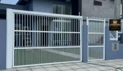 CASA COM PISCINA EM IMBÉ