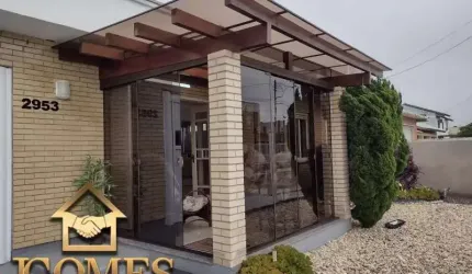 LINDA CASA COM LOCALIZAÇÃO PRIVILEGIADA