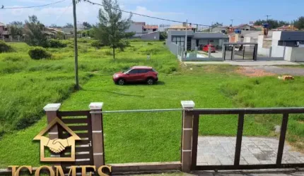 BELA CASA COM PISCINA  A POUCOS METROS DO MAR