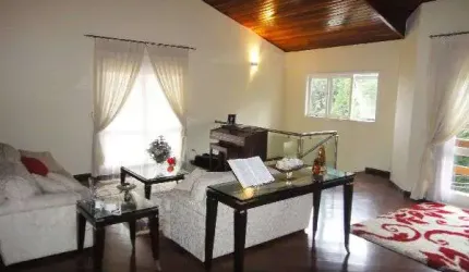 Sobrado de 400m² com 7 quartos em Tremembe