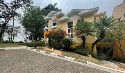 Cond. fechado de 500m² com 4 quartos em Água Fria
