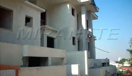 Sobrado de 435m² com 4 quartos em Barro Branco