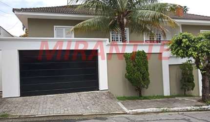 Sobrado com 3 quartos em Jardim Bibi