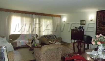 Sobrado de 360m² com 5 quartos em Santa Terezinha