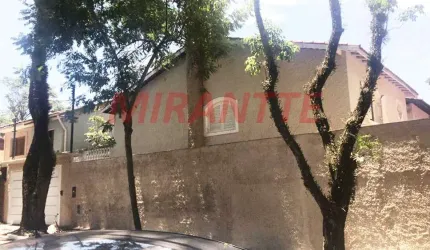Sobrado com 4 quartos em Jardim Floresta