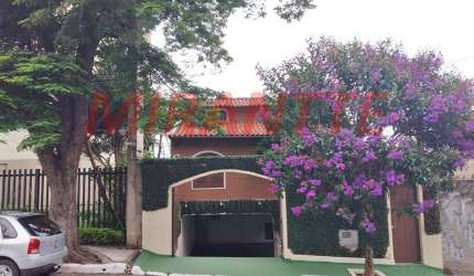Sobrado de 215m² com 4 quartos em Santa Terezinha