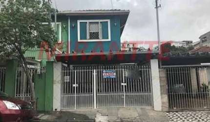 Sobrado de 180m² com 3 quartos em Água Fria