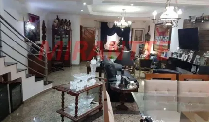 Sobrado de 430m² com 3 quartos em Centro
