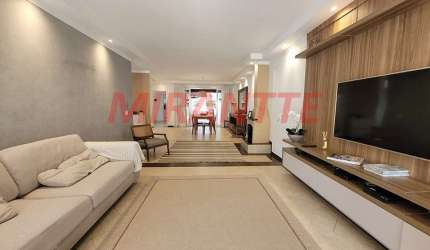 Sobrado de 305m² com 4 quartos em Tremembe