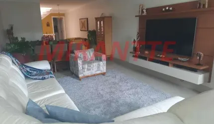 Sobrado de 177m² com 3 quartos em Água Fria