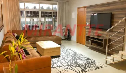 Sobrado de 216m² com 3 quartos em Água Fria