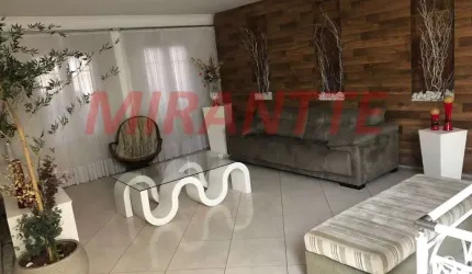 Sobrado de 220m² com 3 quartos em Vila Nivi