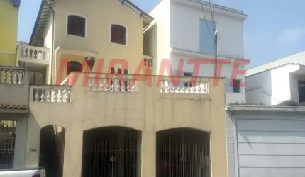 Sobrado de 224m² com 4 quartos em Água Fria