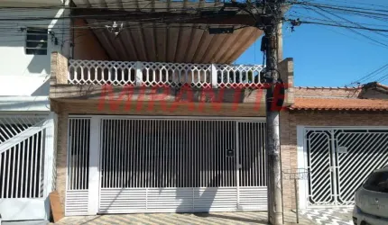 Sobrado de 258m² com 4 quartos em Vila Maricy
