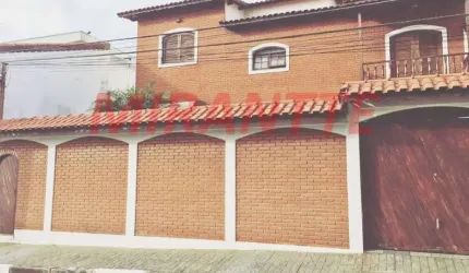 Sobrado de 250m² com 4 quartos em Jardim Três Marias