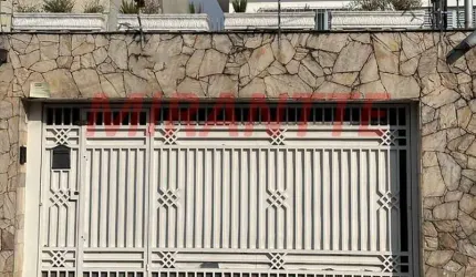 Sobrado de 222m² com 4 quartos em Vila Mazzei